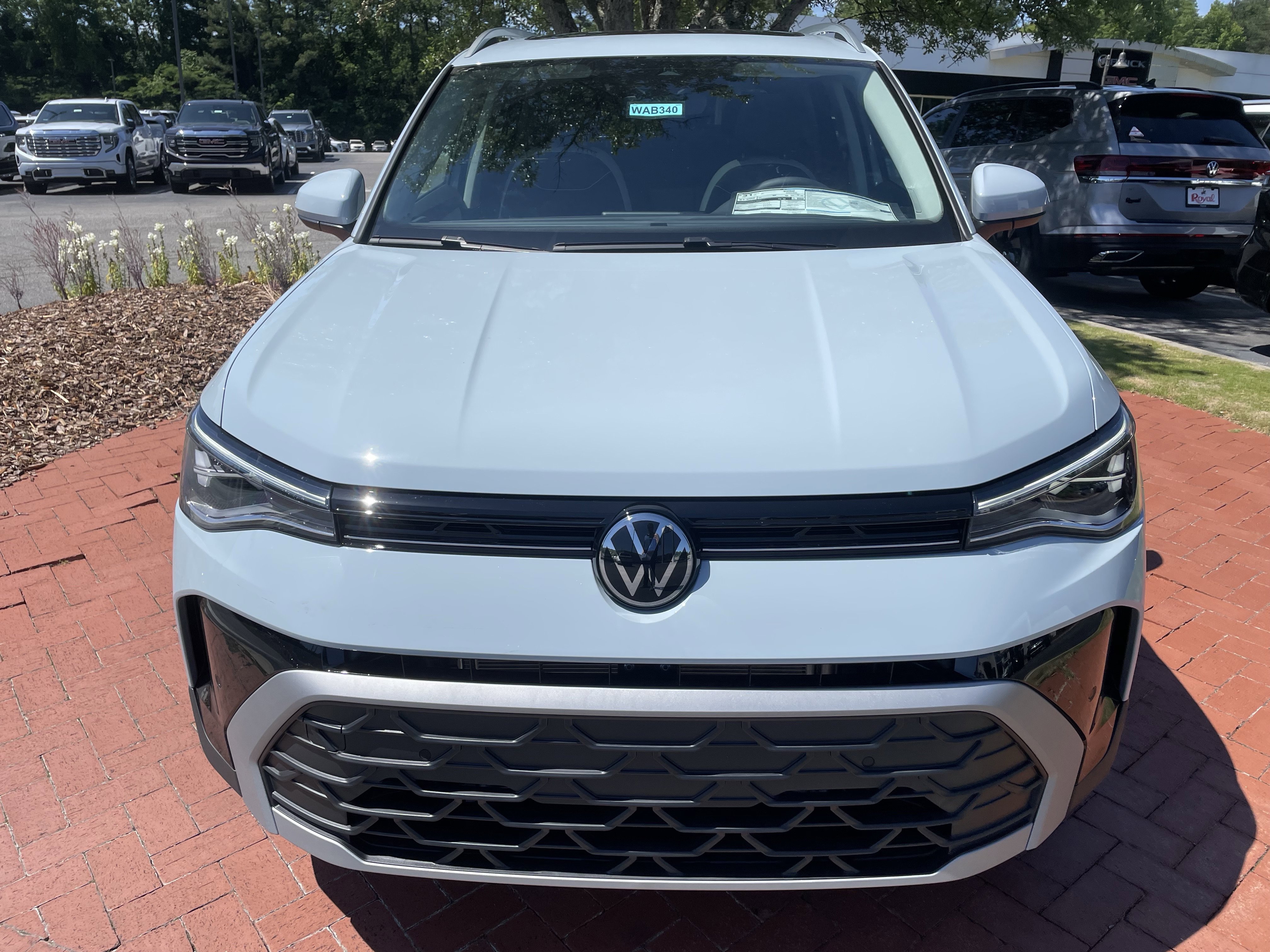 New 2026 Volkswagen Taos SE FWD image 2