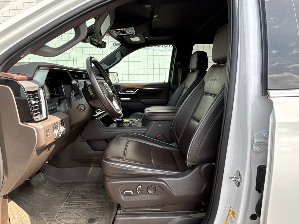 Used 2023 GMC Sierra 1500 Denali w/ Denali Reserve Package AWD/4WD image 3