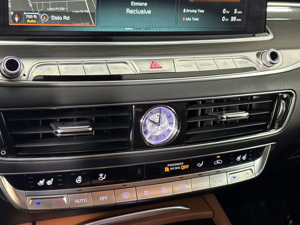 Used 2019 Kia K900 Luxury w/ VIP Package image 19