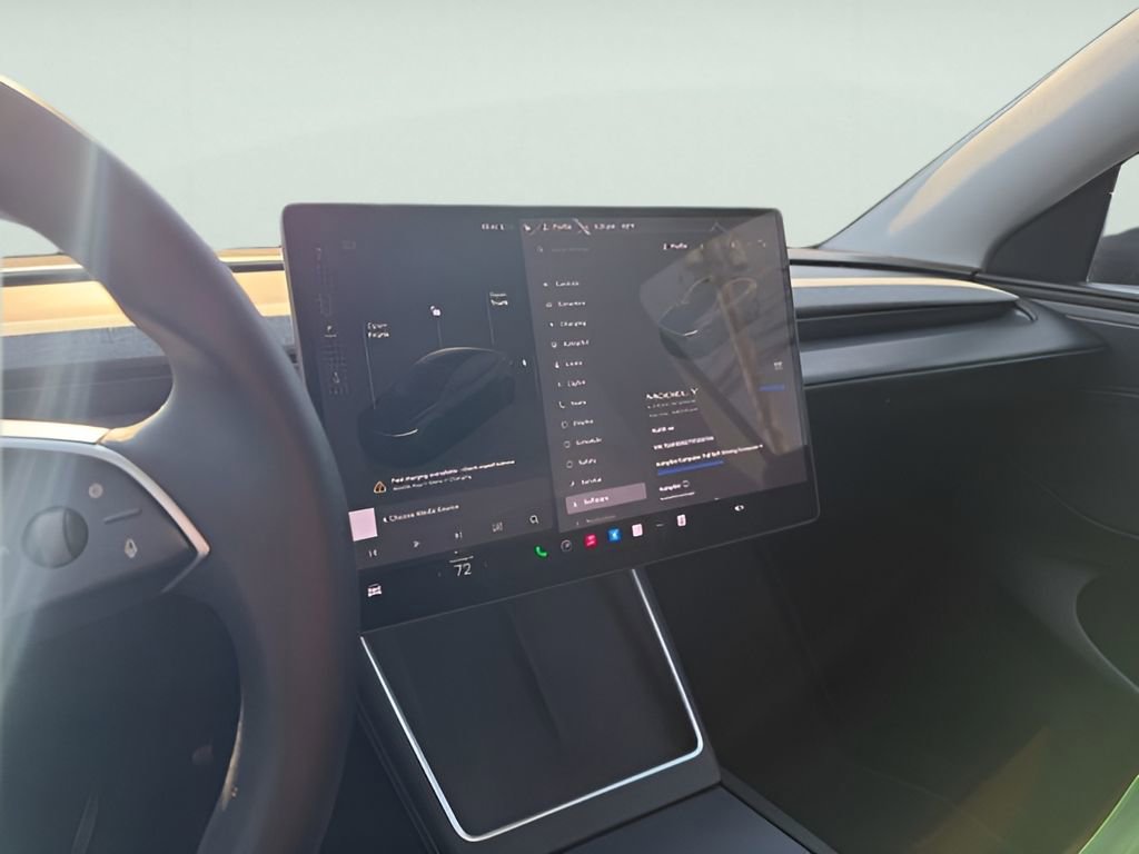 Used 2026 Tesla Model Y Long Range image 17