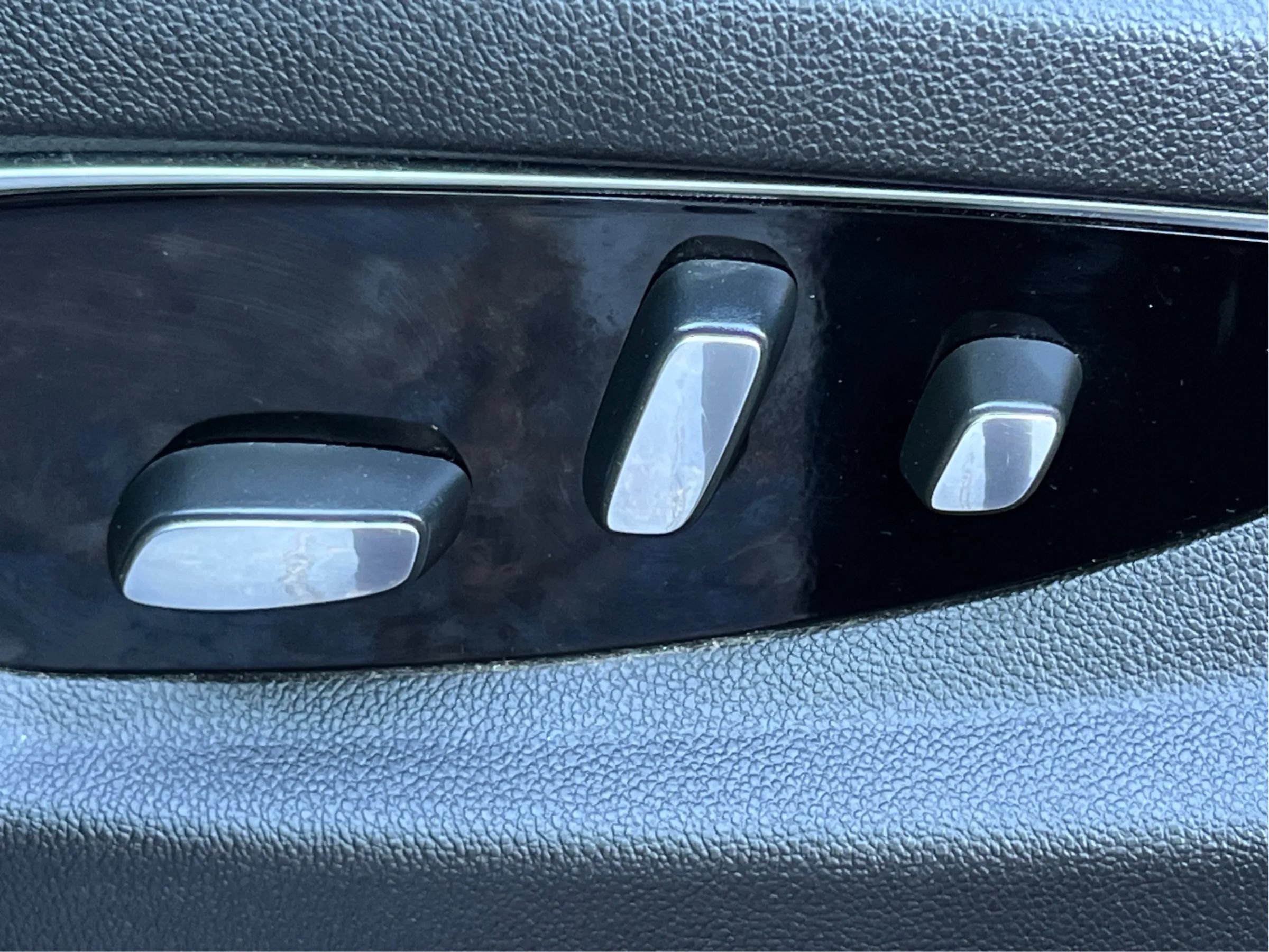 Used 2018 Cadillac Escalade Luxury AWD/4WD image 57