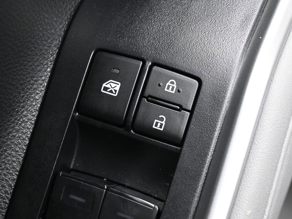 Used 2023 Toyota Highlander XLE image 13