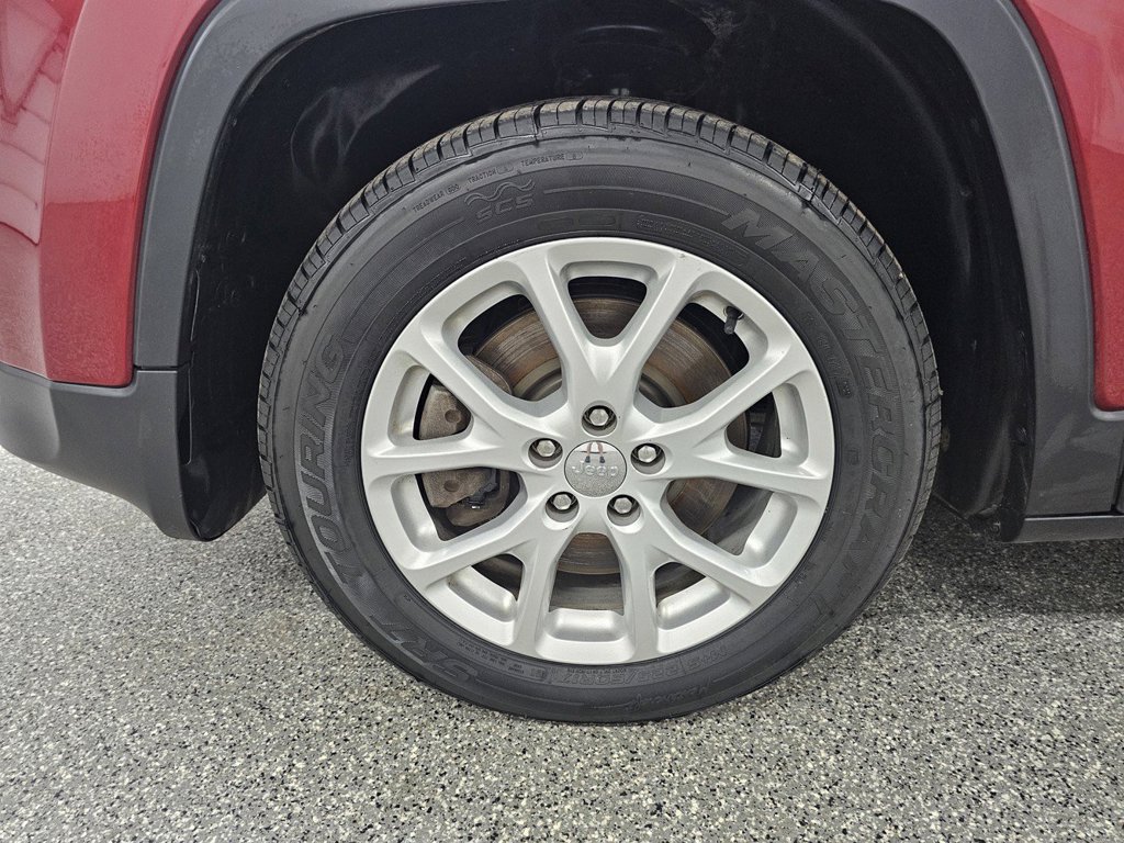 Used 2015 Jeep Cherokee Latitude w/ Comfort/Convenience Group FWD image 10