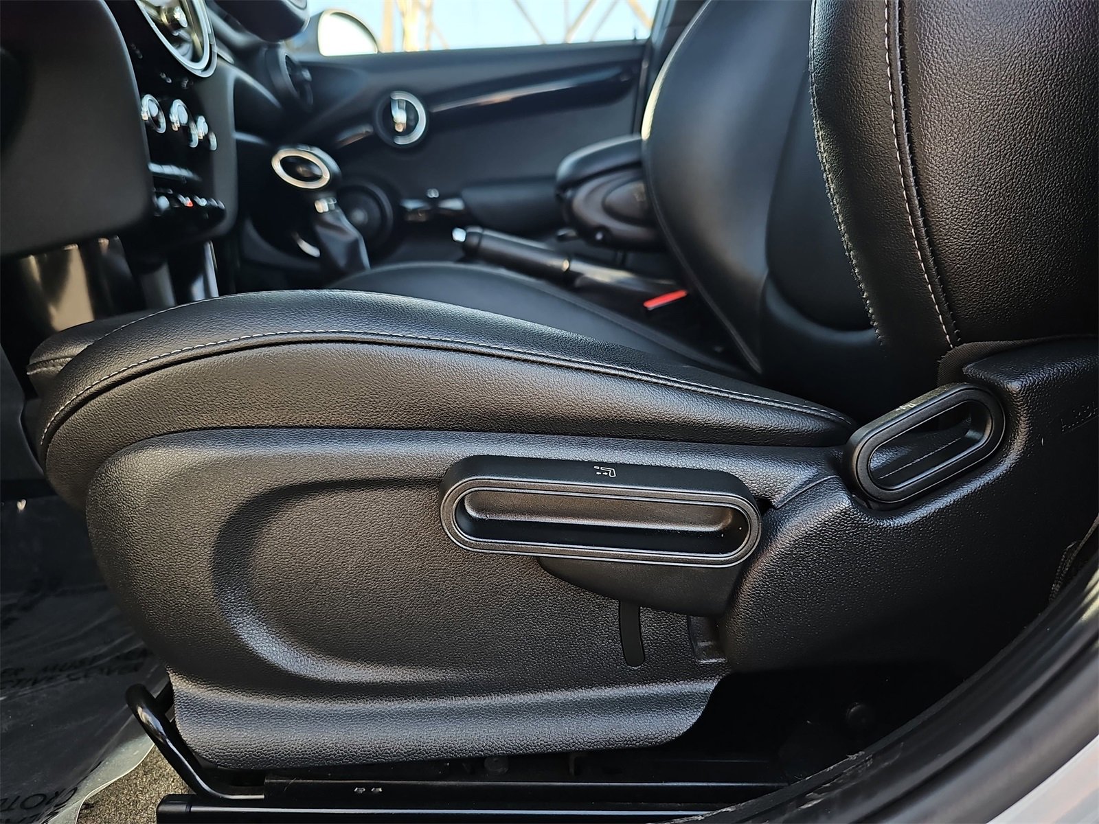 Used 2017 MINI Cooper S image 29