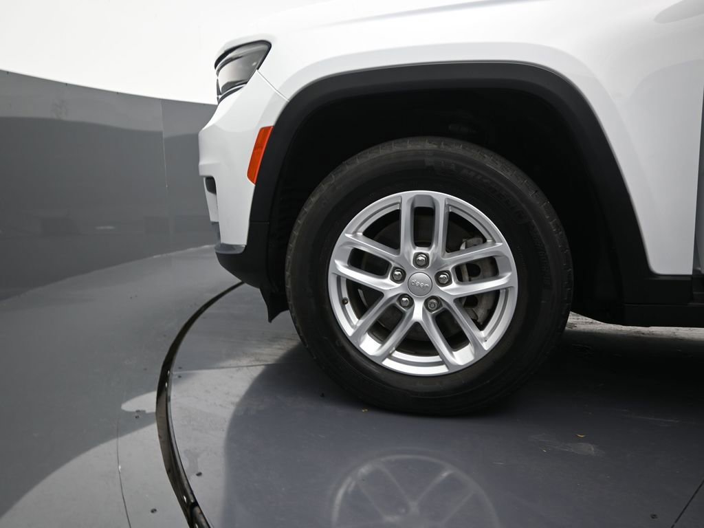 Used 2023 Jeep Grand Cherokee L Laredo image 13