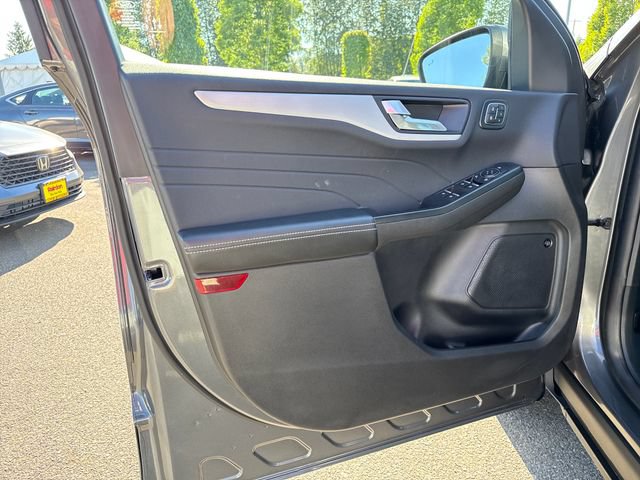 Used 2025 Ford Escape Platinum w/ Premium Technology Package AWD/4WD image 16