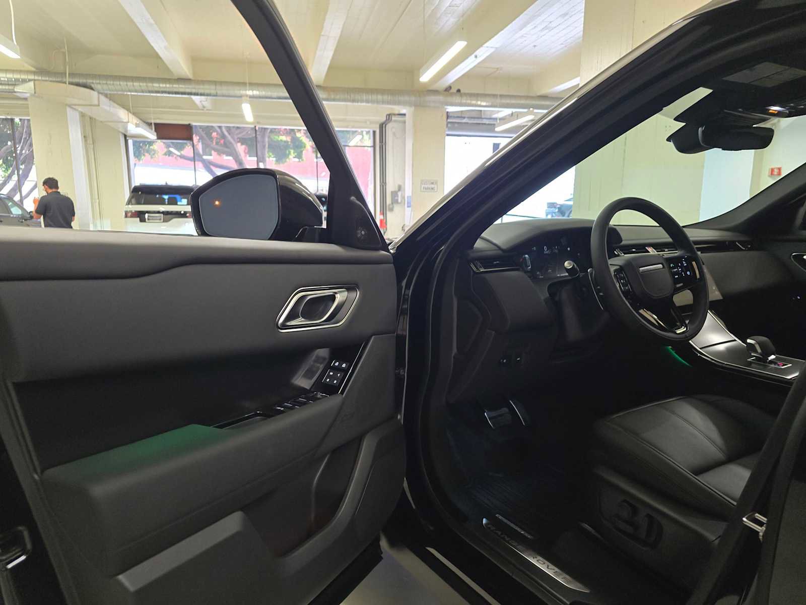 New 2026 Land Rover Range Rover Velar Dynamic SE image 18