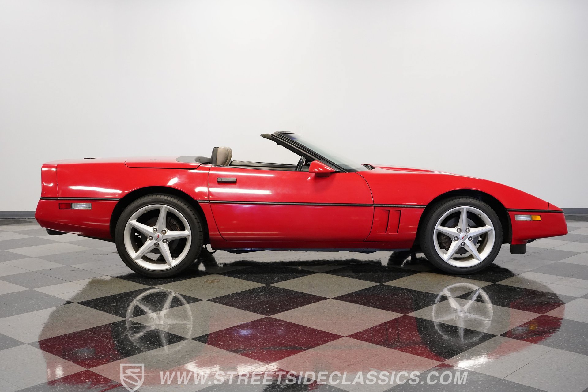 Used 1989 Chevrolet Corvette Convertible RWD image 14