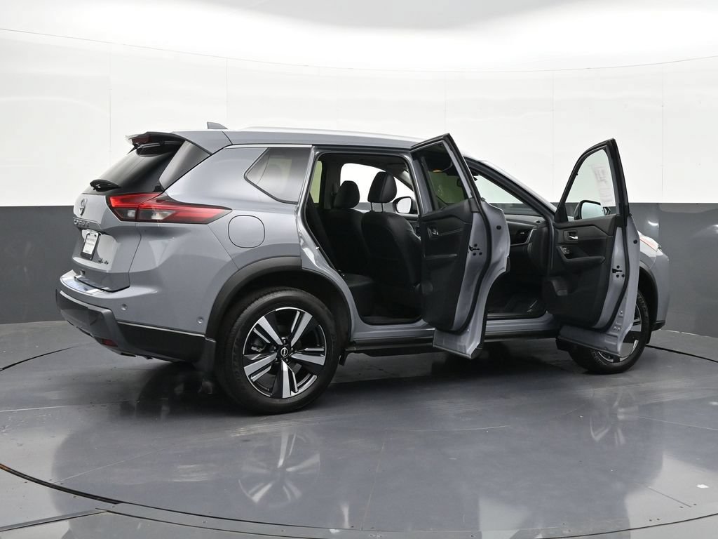 Used 2025 Nissan Rogue SL w/ SL Premium Package AWD/4WD image 39