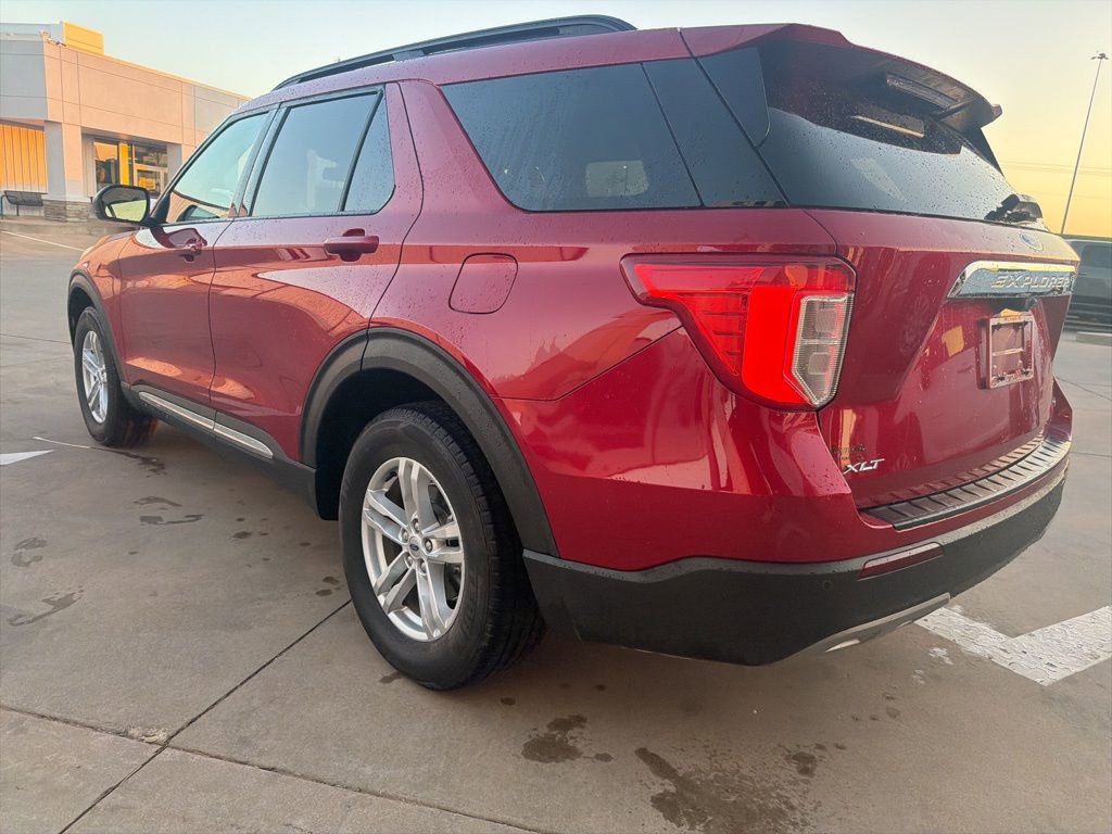 Used 2020 Ford Explorer XLT w/ Equipment Group 202A image 5