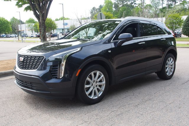 Used 2023 Cadillac XT4 Luxury w/ Cold Weather Package FWD image 3