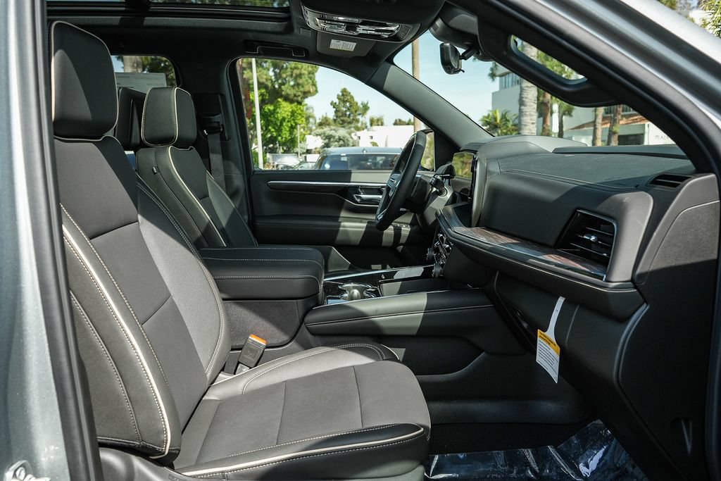 New 2026 Chevrolet Suburban Premier AWD/4WD image 16