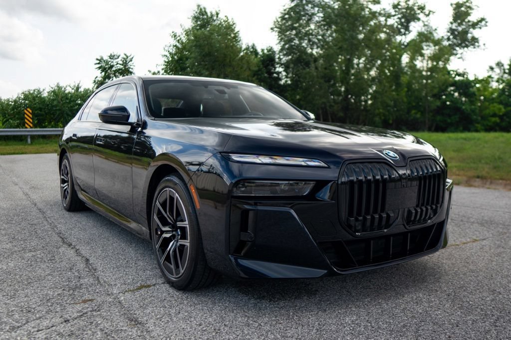 Certified 2024 BMW i7 xDrive60 w/ Executive Package AWD/4WD image 13