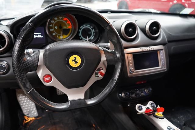 Used 2010 Ferrari California RWD image 29