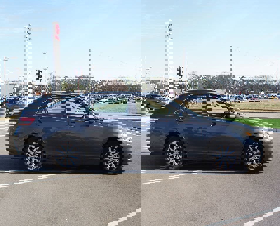 Used 2011 Toyota Camry XLE image 14