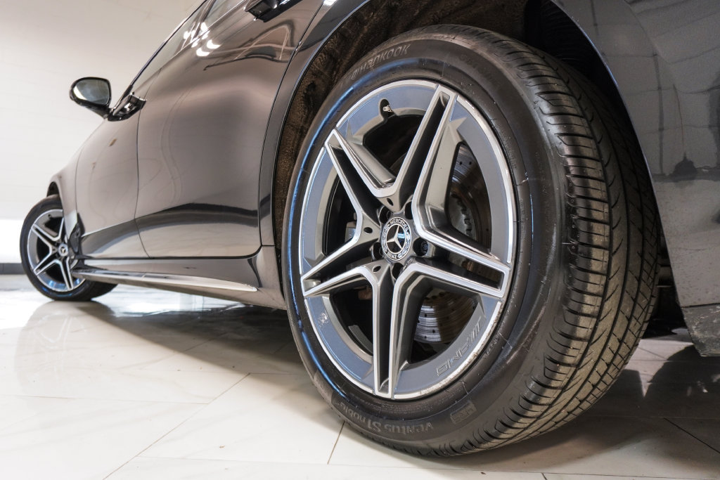 Used 2022 Mercedes-Benz S 500 4MATIC w/ AMG Line Package image 36
