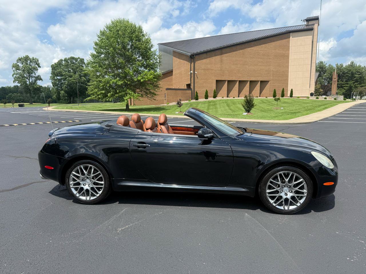 Used 2002 Lexus SC 430 Convertible RWD image 2