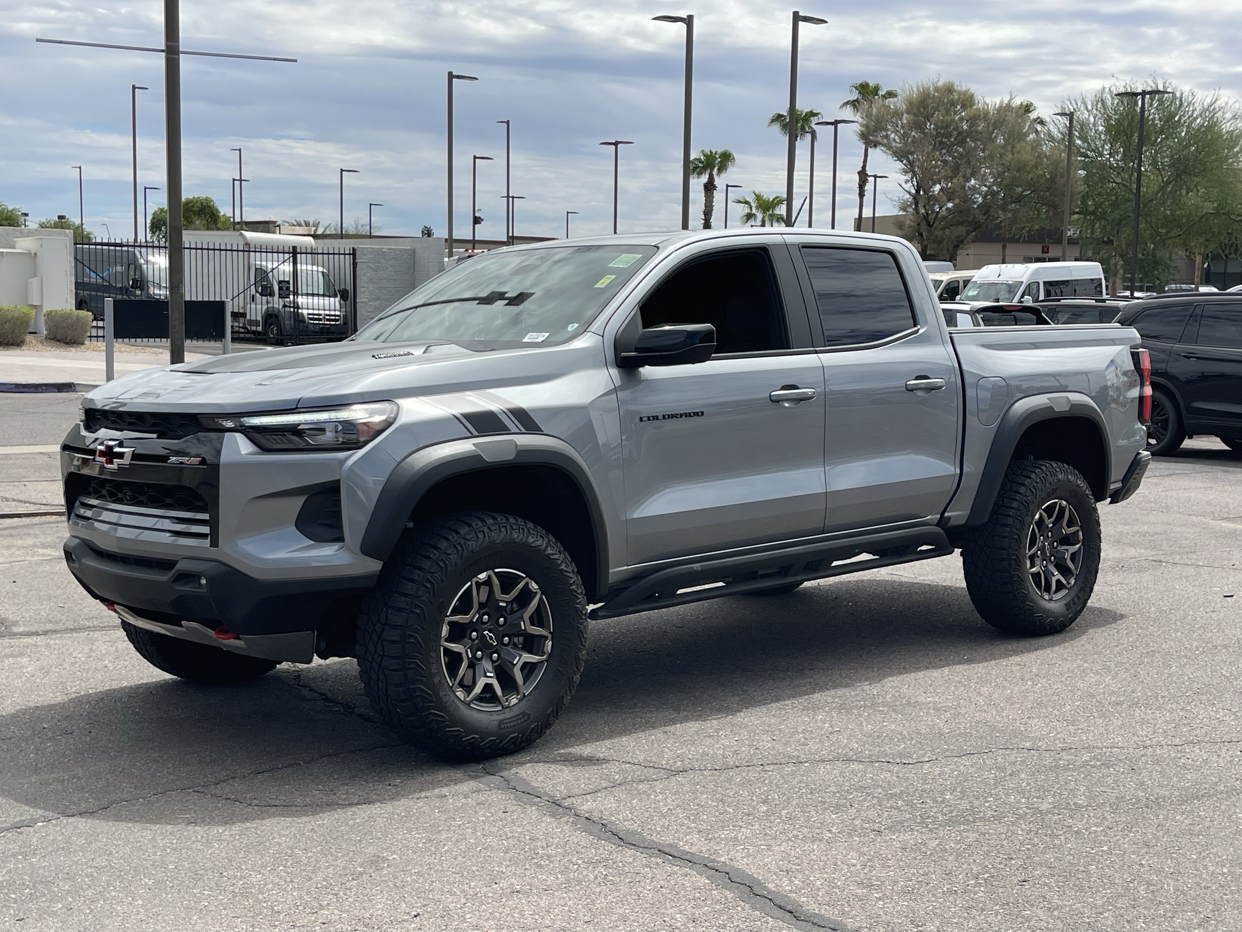 Used 2025 Chevrolet Colorado ZR2 w/ Technology Package AWD/4WD image 2