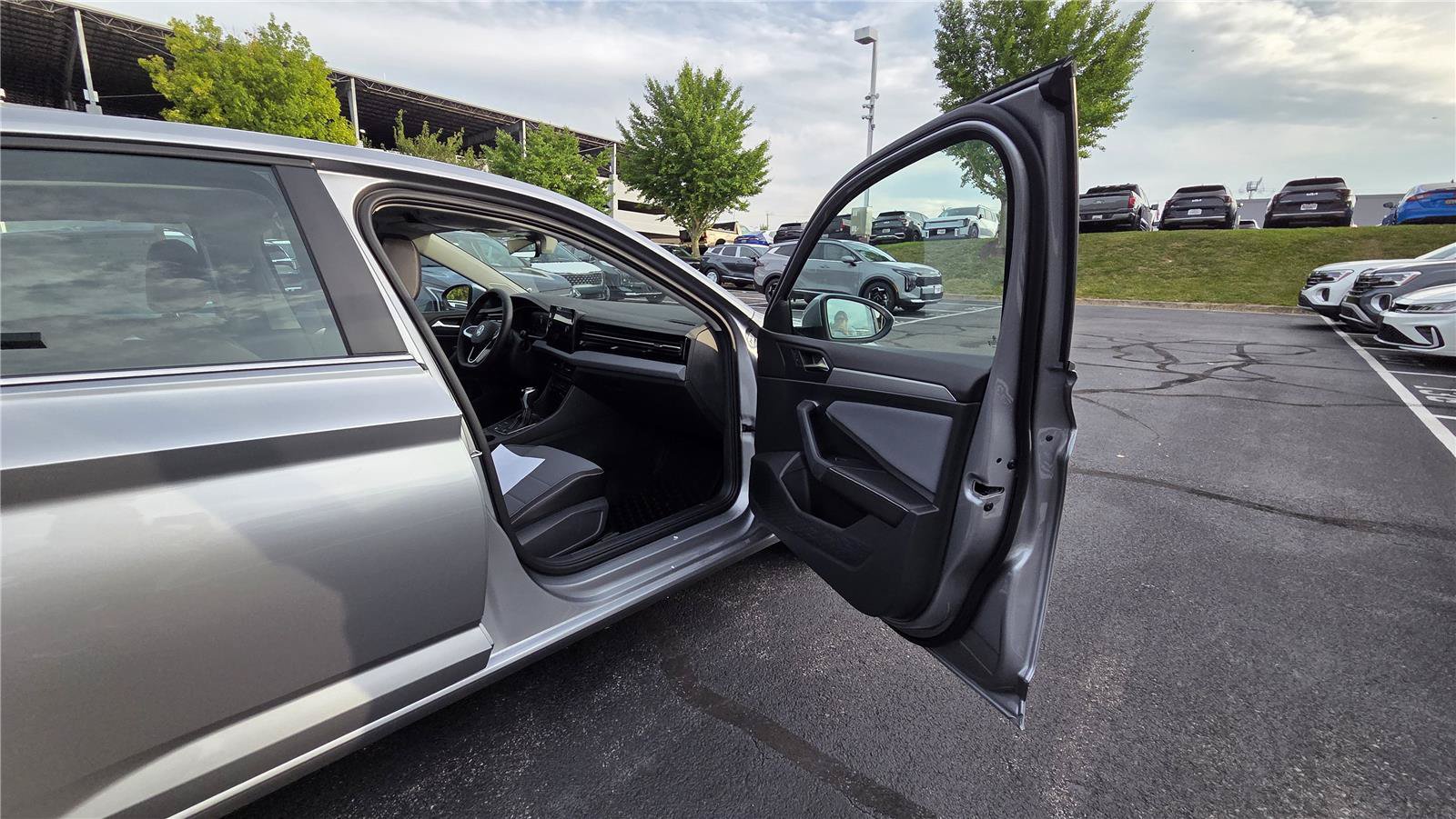 New 2026 Volkswagen Jetta SE FWD image 28