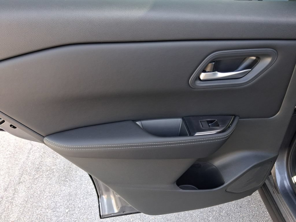 Used 2026 Nissan Rogue SV FWD image 11