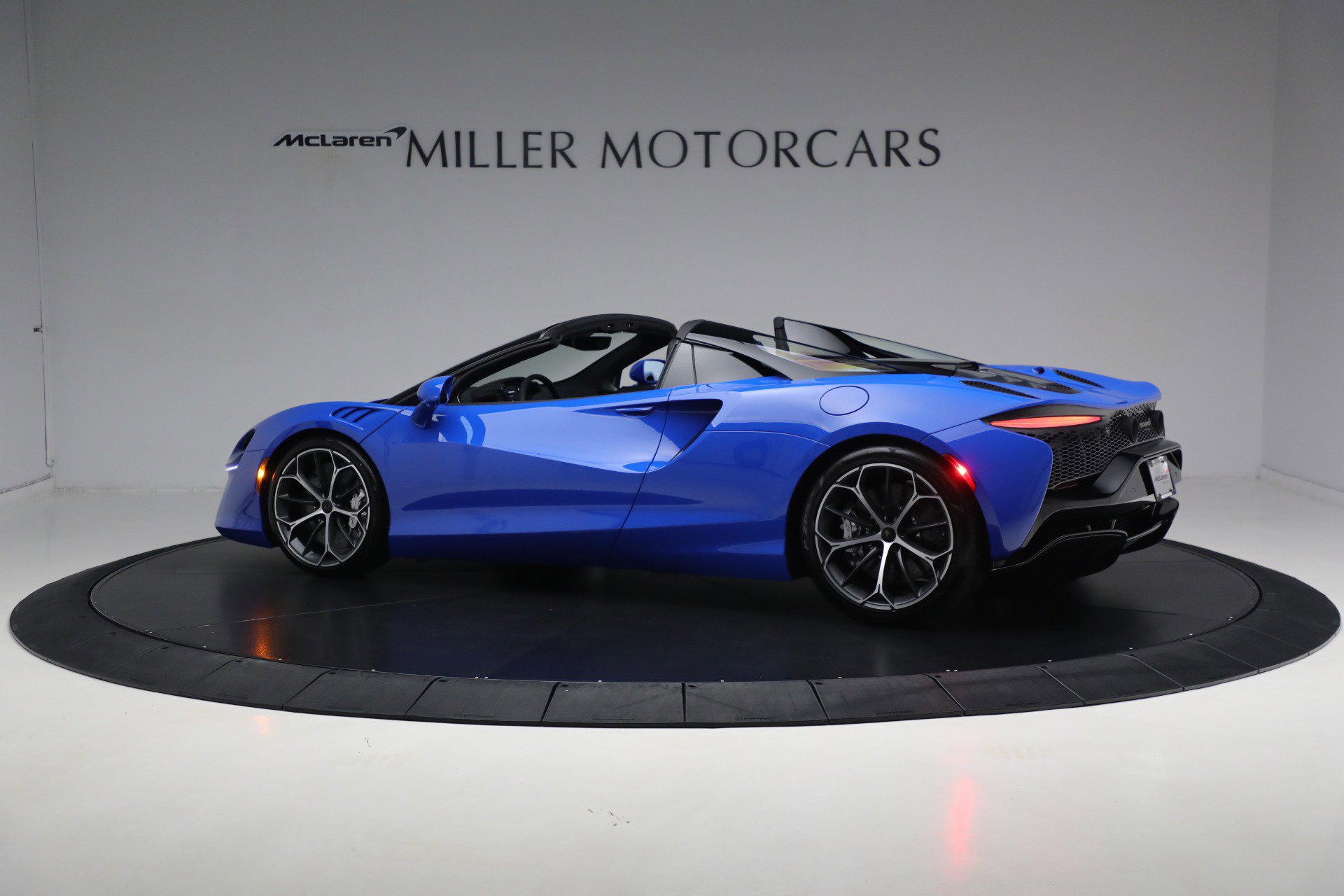 New 2025 McLaren Artura Spider image 4