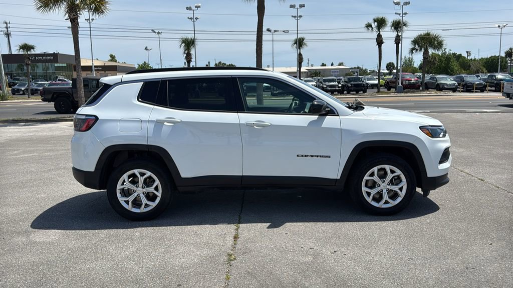 Used 2024 Jeep Compass Latitude AWD/4WD image 7