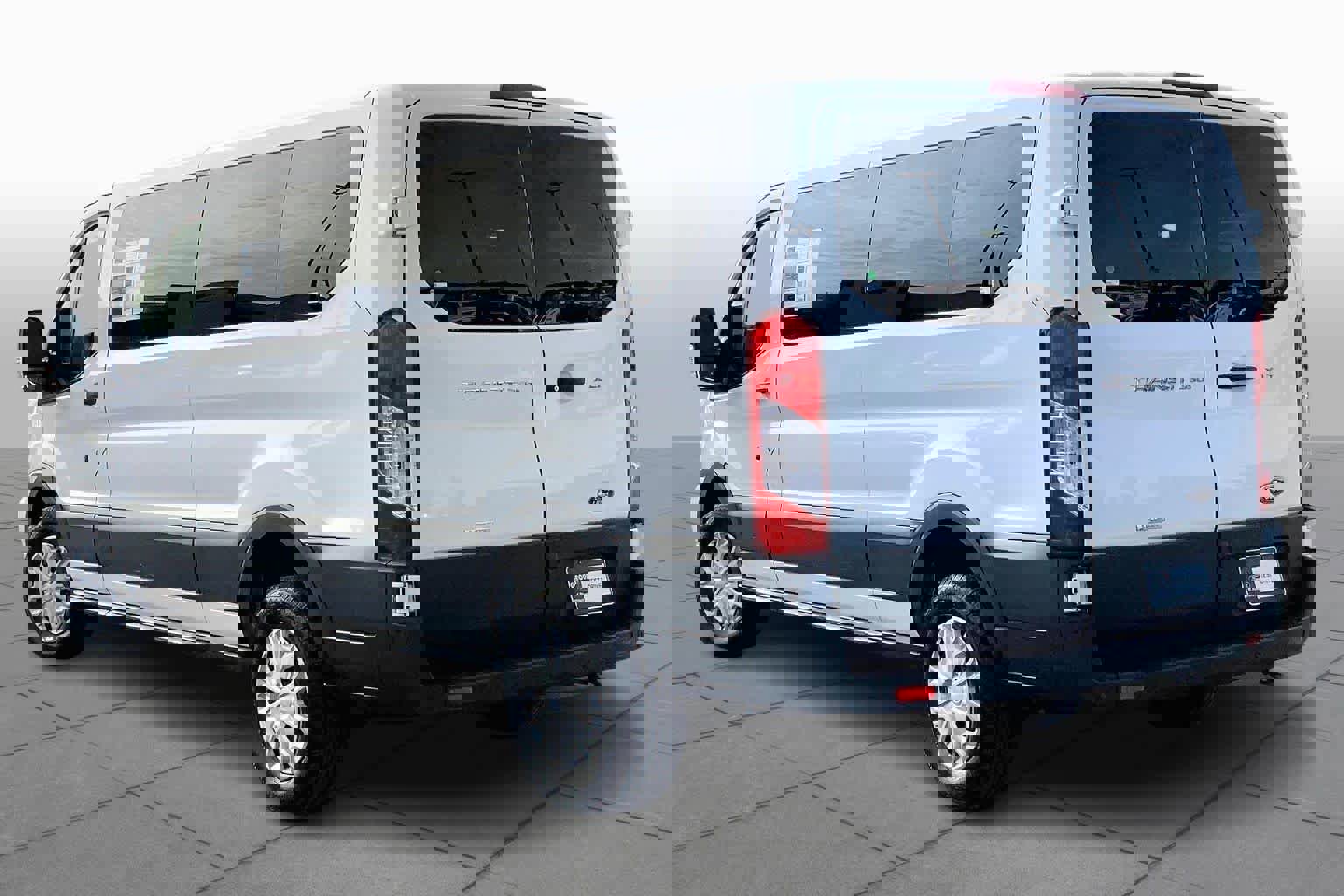 Used 2023 Ford Transit 350 XLT image 22