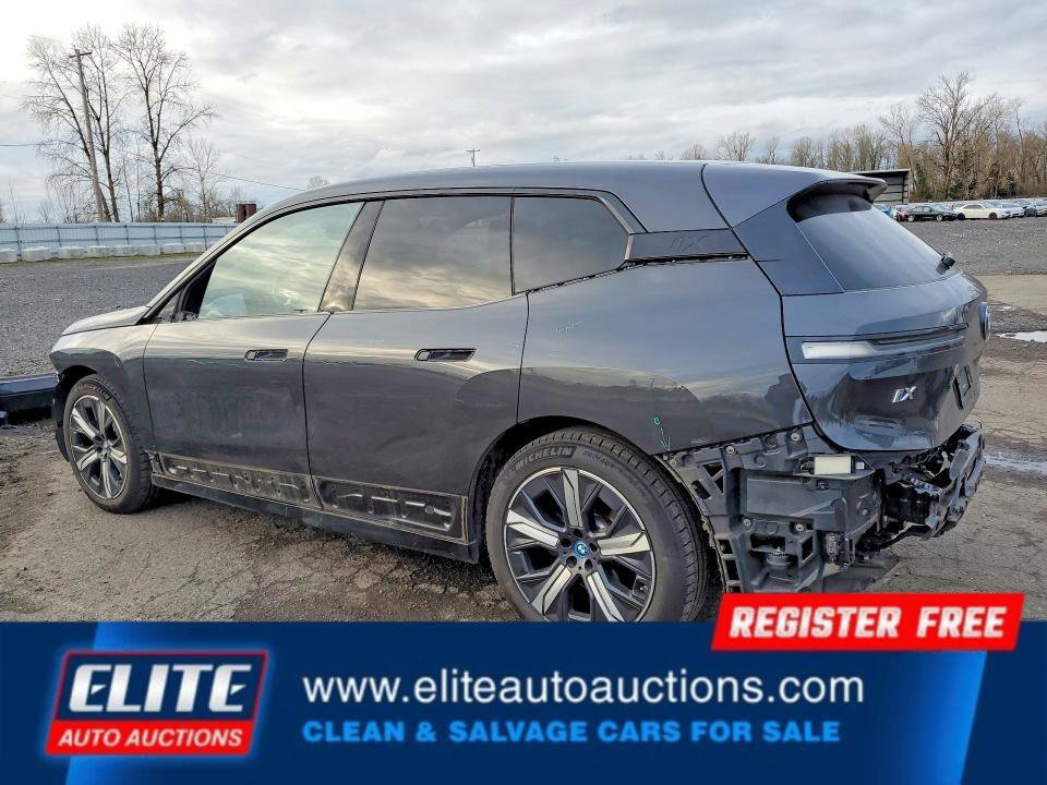 Used 2022 BMW iX xDrive50 w/ Premium Package image 4