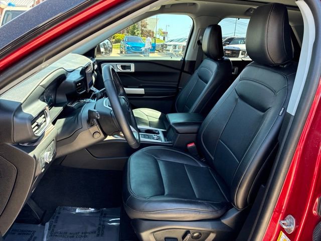 Used 2022 Ford Explorer Limited w/ Equipment Group 301A AWD/4WD image 19