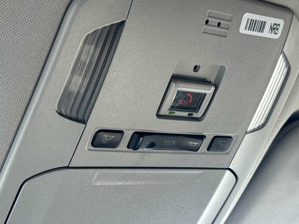 Used 2022 Toyota Highlander LE AWD/4WD image 31