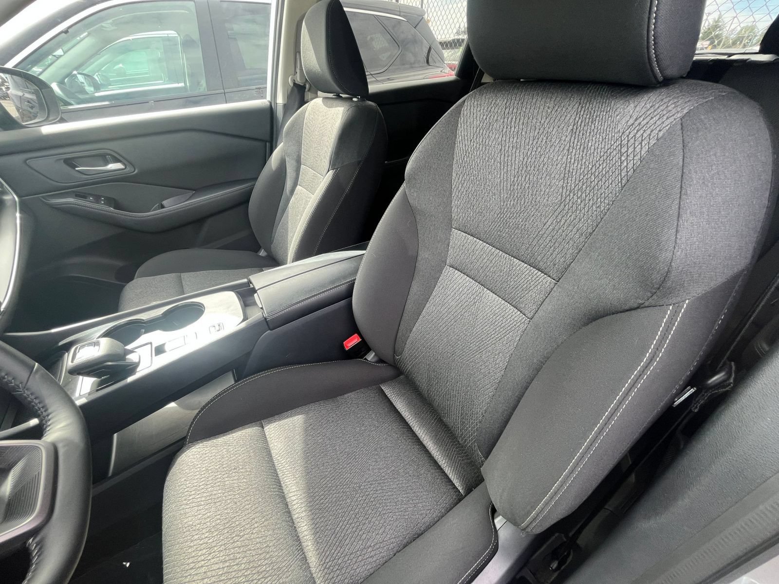 Used 2025 Nissan Rogue SV FWD image 38