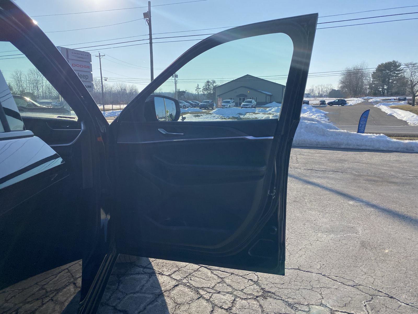 Used 2024 Jeep Grand Cherokee L Limited w/ Luxury Tech Group II image 33