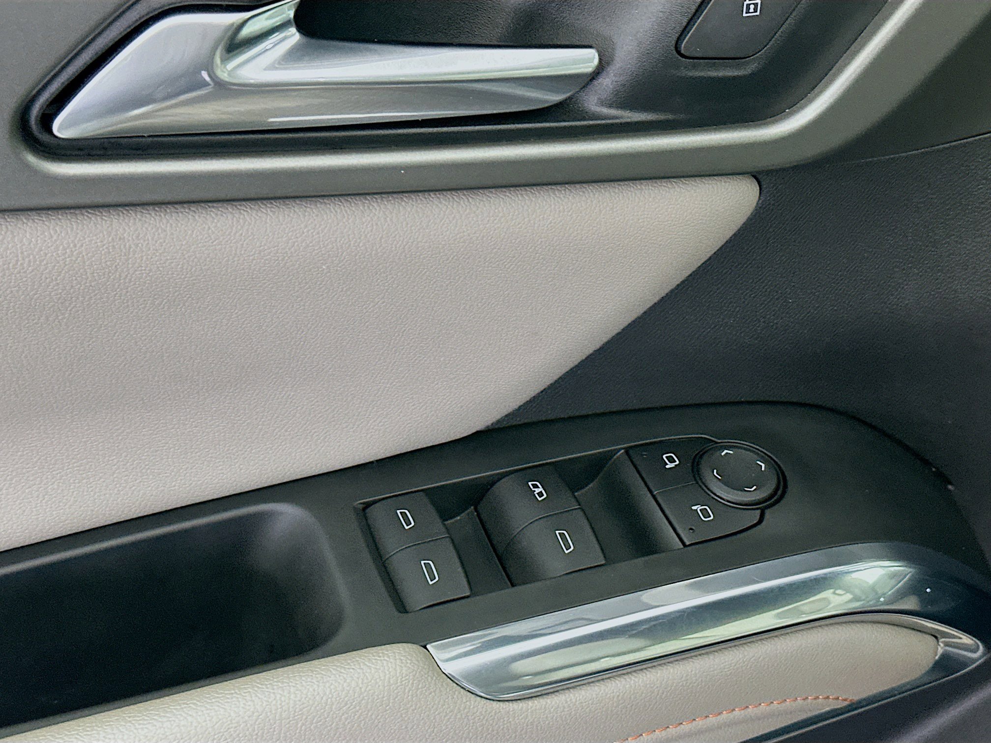 Used 2025 Chevrolet Traverse LT image 15