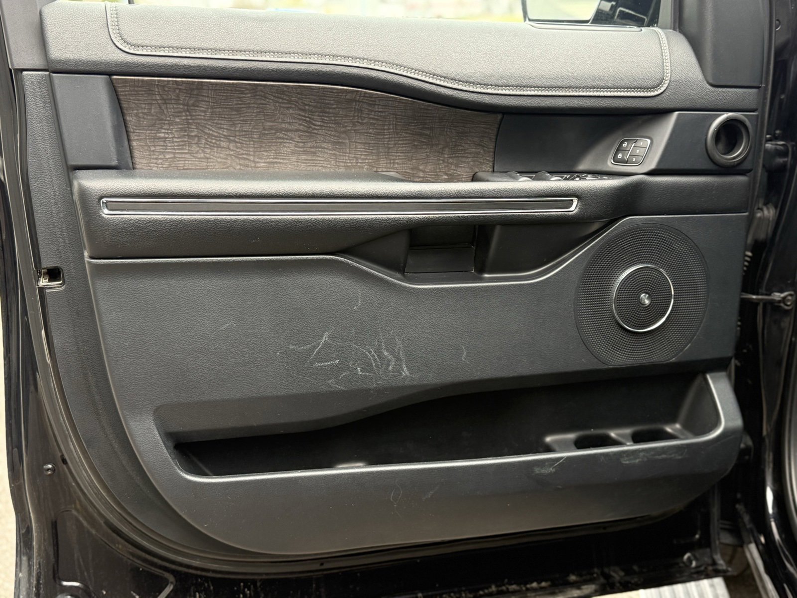 Used 2020 Ford Expedition Limited image 10