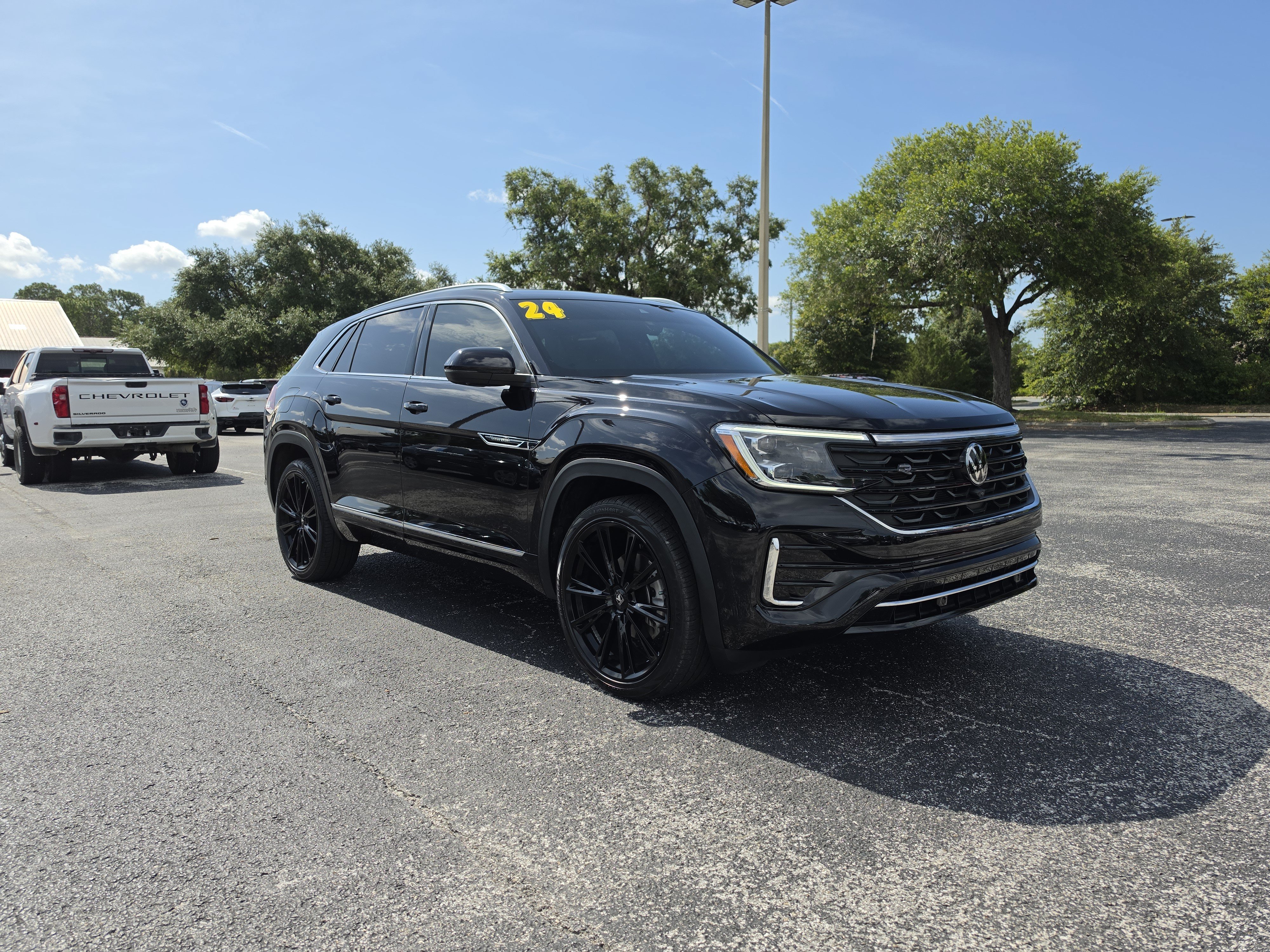 Used 2024 Volkswagen Atlas Cross Sport SEL Premium R-Line AWD/4WD image 1