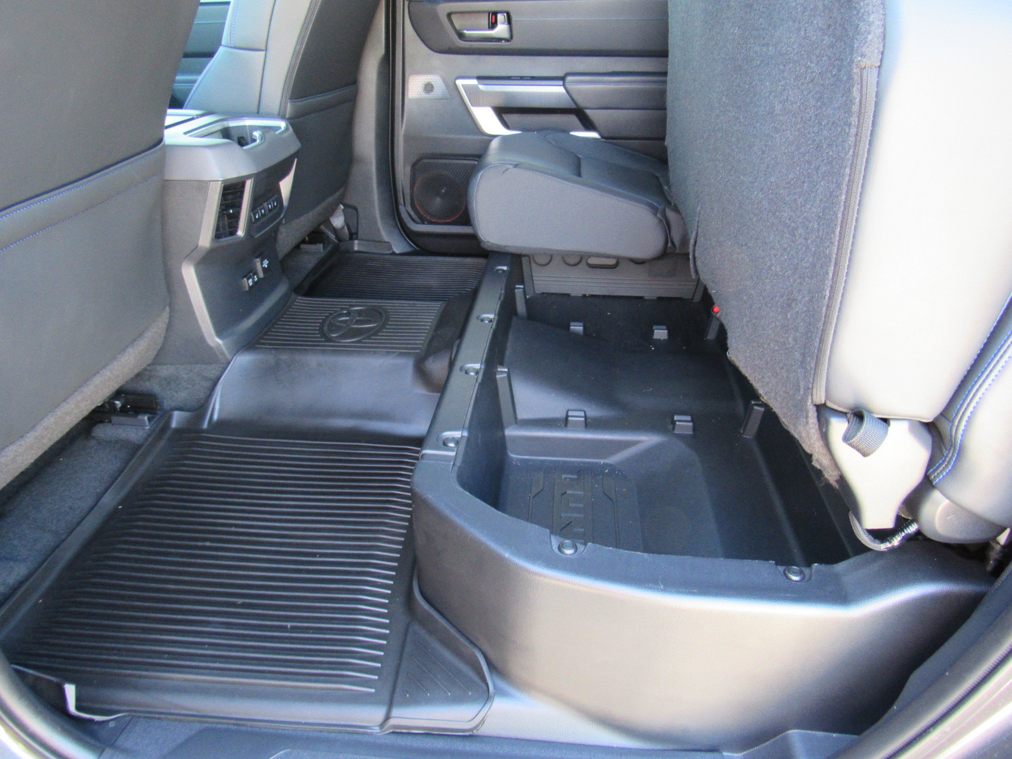 Used 2023 Toyota Tundra Platinum AWD/4WD image 42