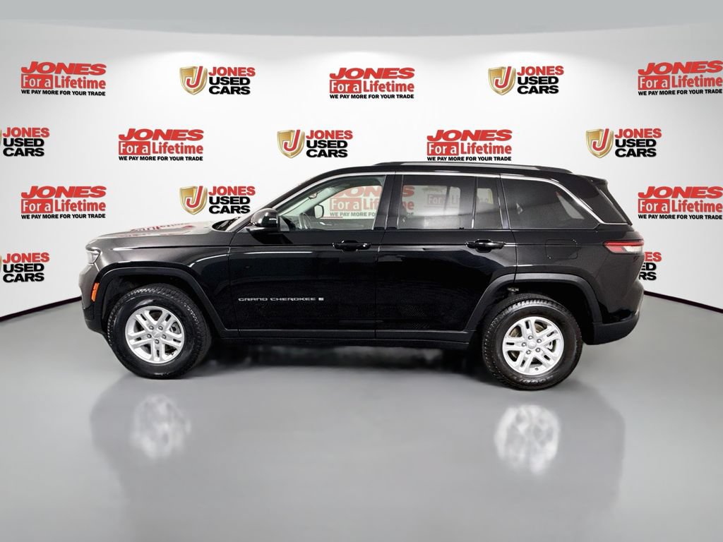 Used 2023 Jeep Grand Cherokee Laredo w/ Luxury Tech Group I AWD/4WD image 14