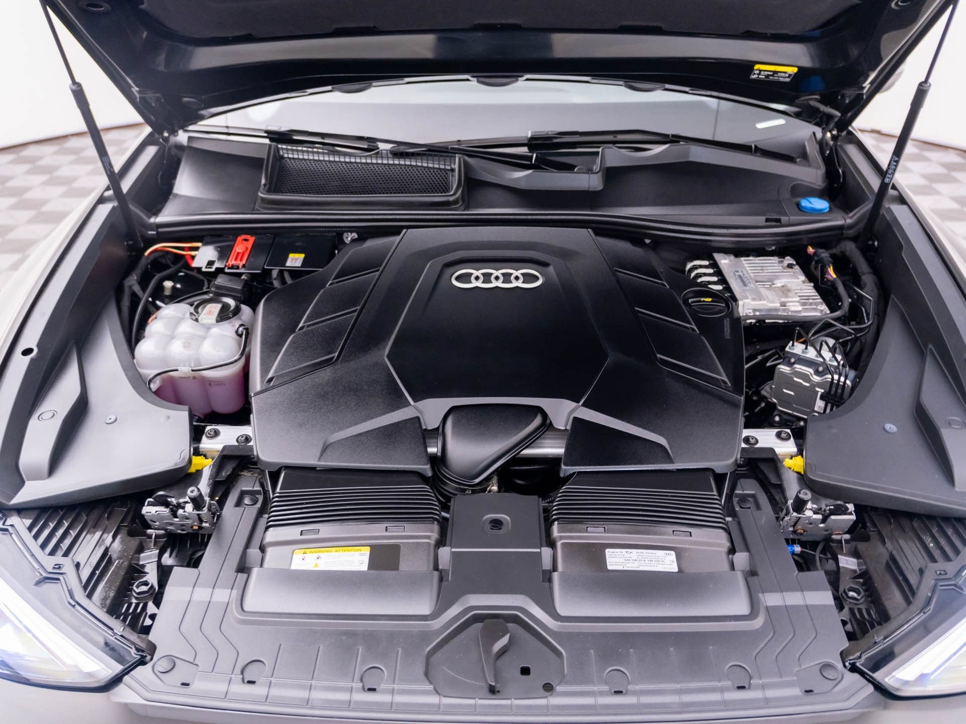 Used 2025 Audi Q8 Premium Plus AWD/4WD image 28
