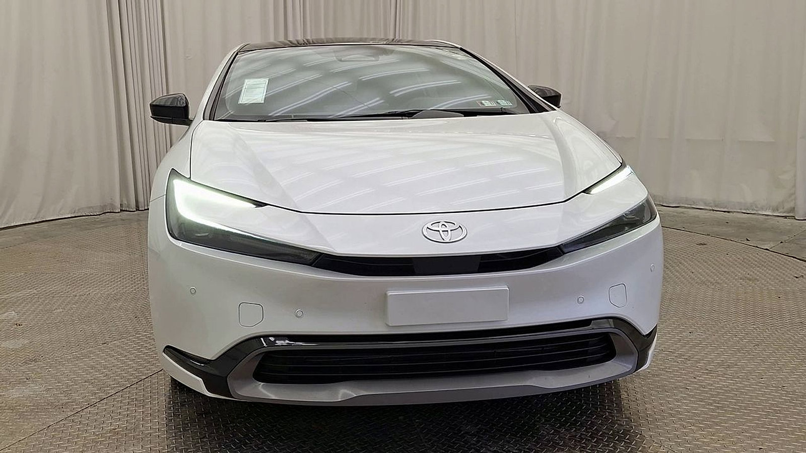 Used 2023 Toyota Prius XLE image 6
