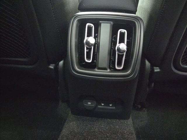 Used 2023 Volvo XC40 Recharge Ultimate image 35