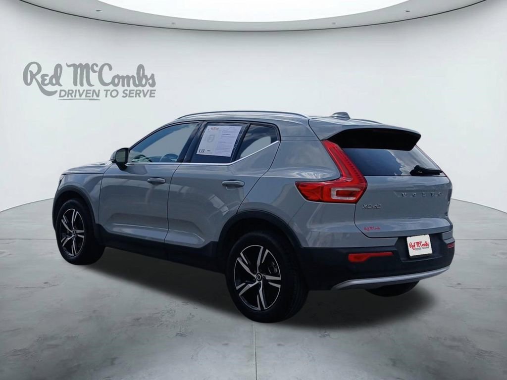 Used 2024 Volvo XC40 B5 Core AWD/4WD image 3
