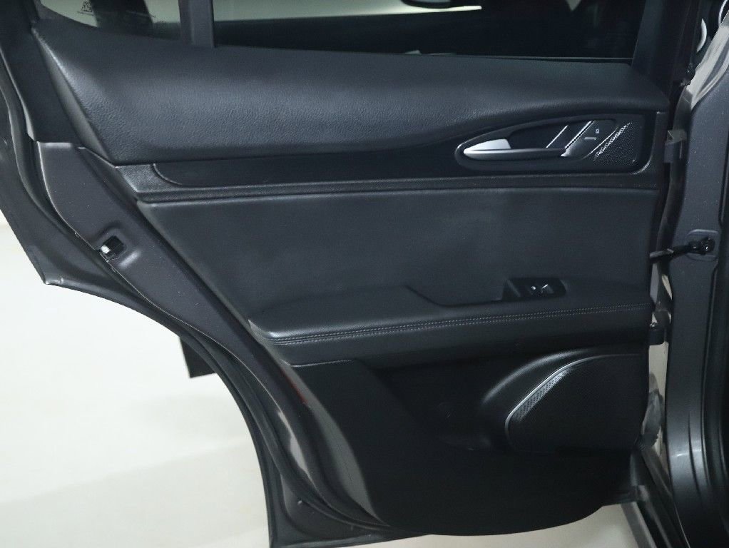 Used 2023 Alfa Romeo Stelvio Sprint AWD/4WD image 15