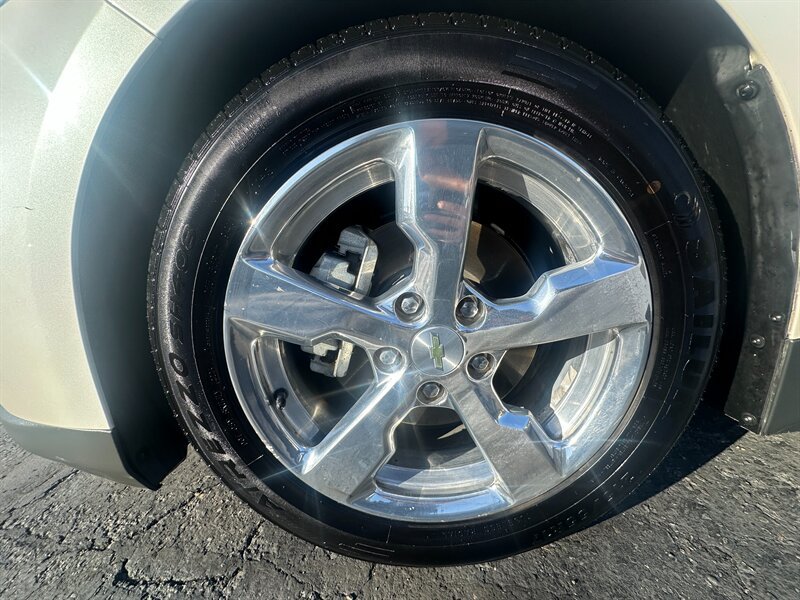 Used 2012 Chevrolet Volt Premium w/ Premium Trim Package FWD image 8
