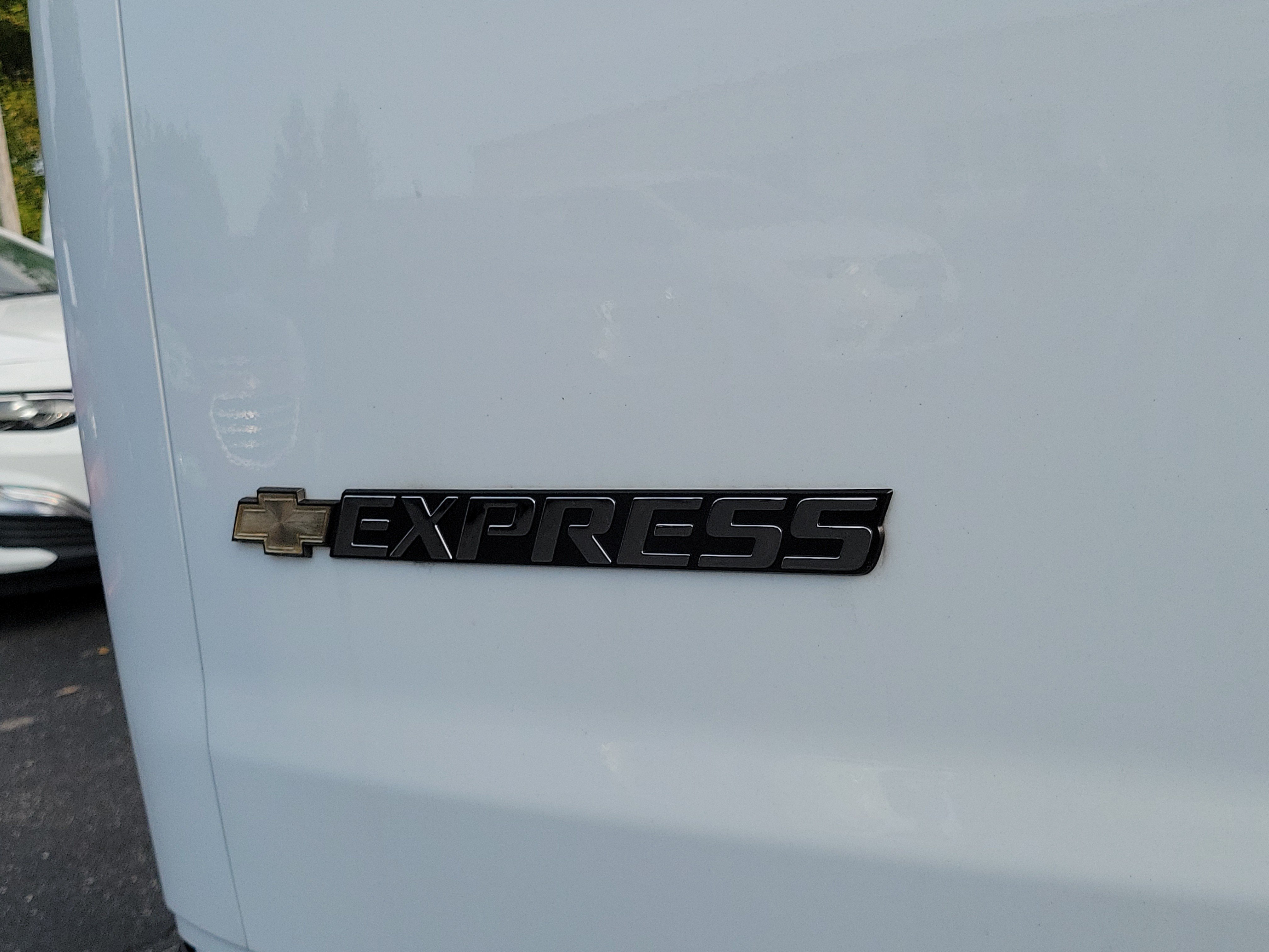 Used 2024 Chevrolet Express 3500 LT w/ LT Preferred Equipment Group RWD image 6