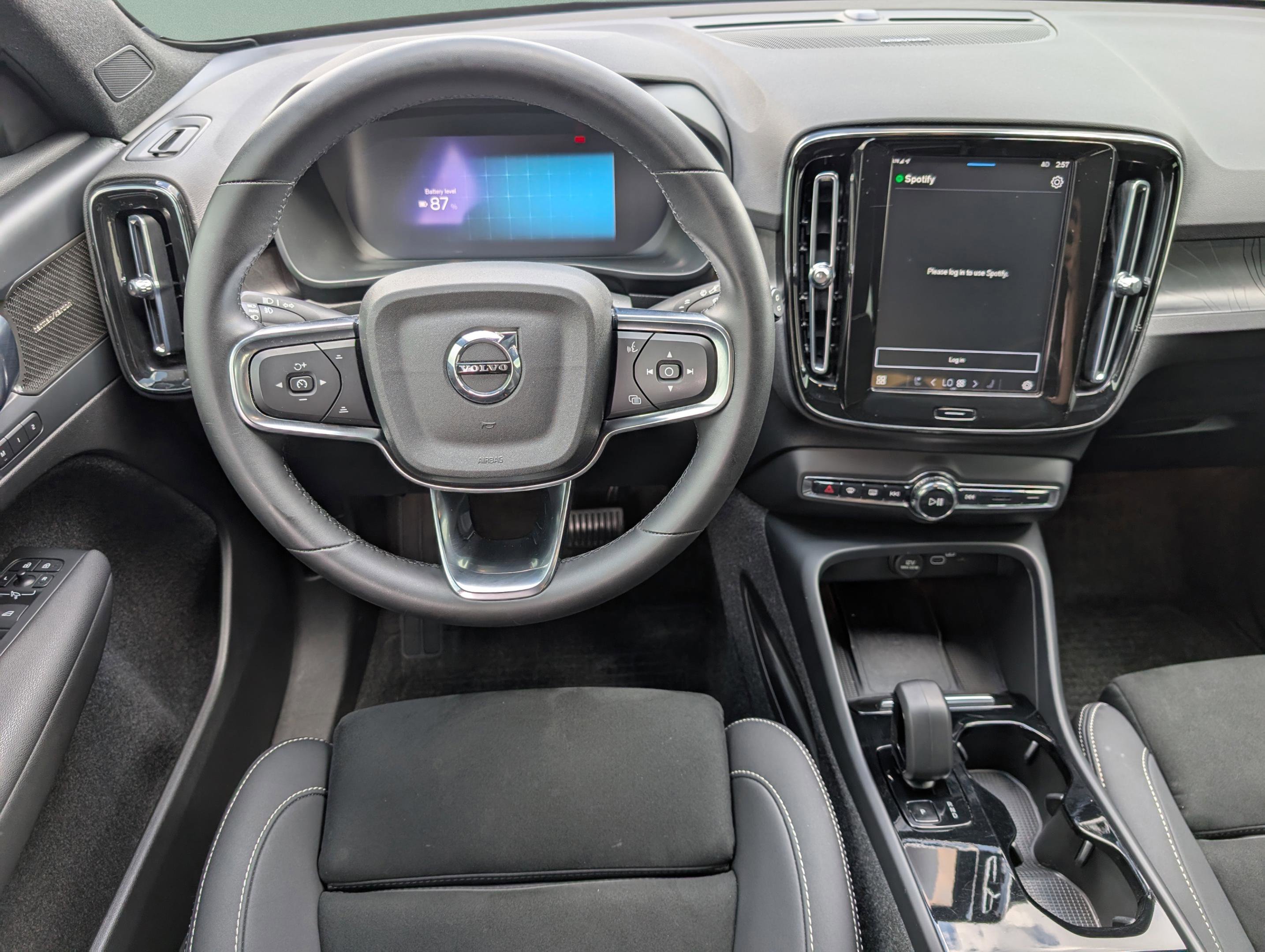 Used 2023 Volvo XC40 Recharge Ultimate w/ Protection Package Premier image 17