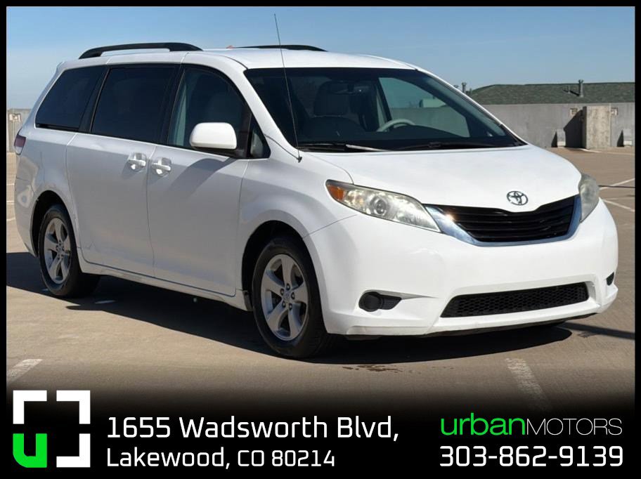 Used 2011 Toyota Sienna LE image 1