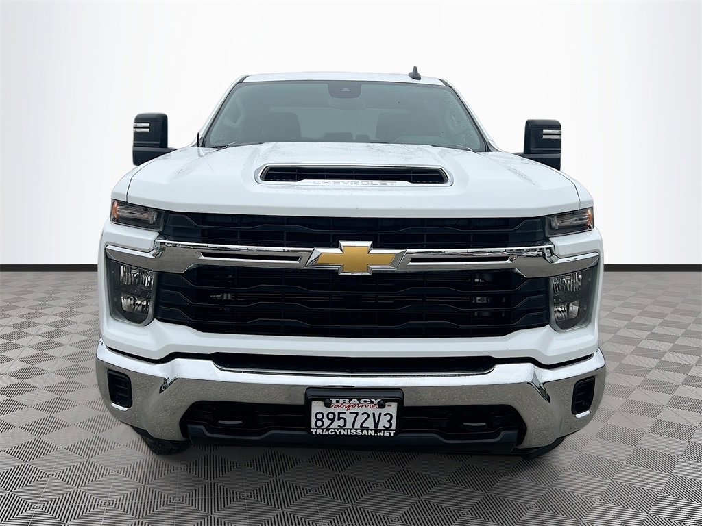 Used 2024 Chevrolet Silverado 2500 LT image 2