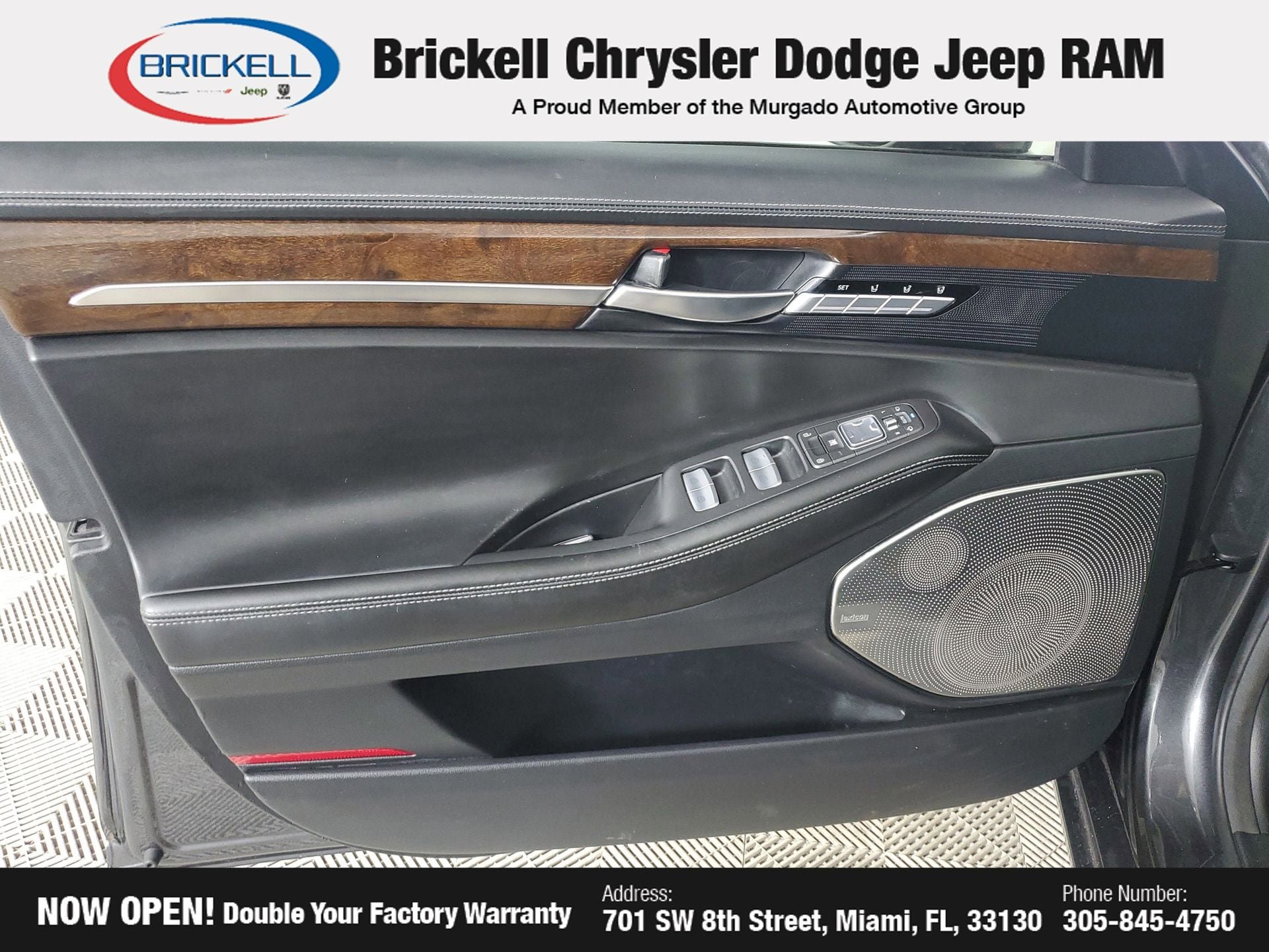 Used 2017 Genesis G90 3.3T Premium RWD image 23