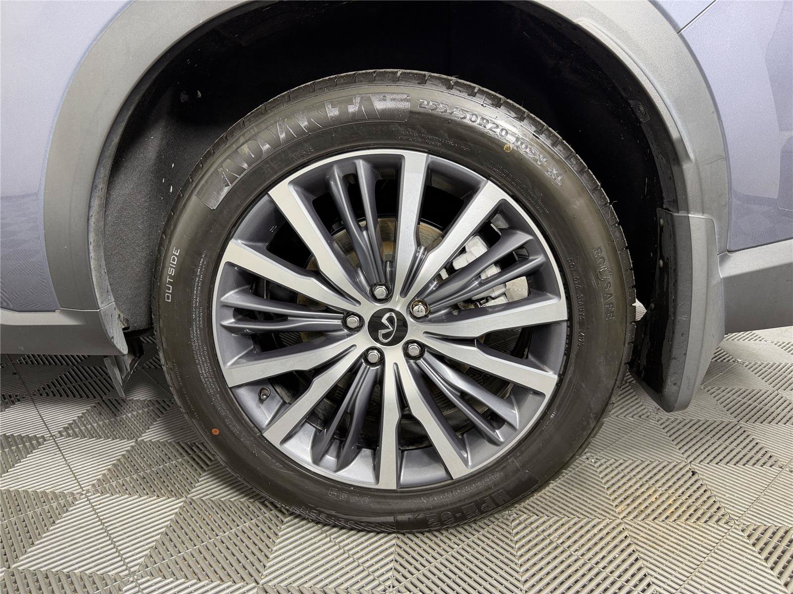 Used 2023 INFINITI QX60 Sensory w/ Cargo Package AWD/4WD image 18