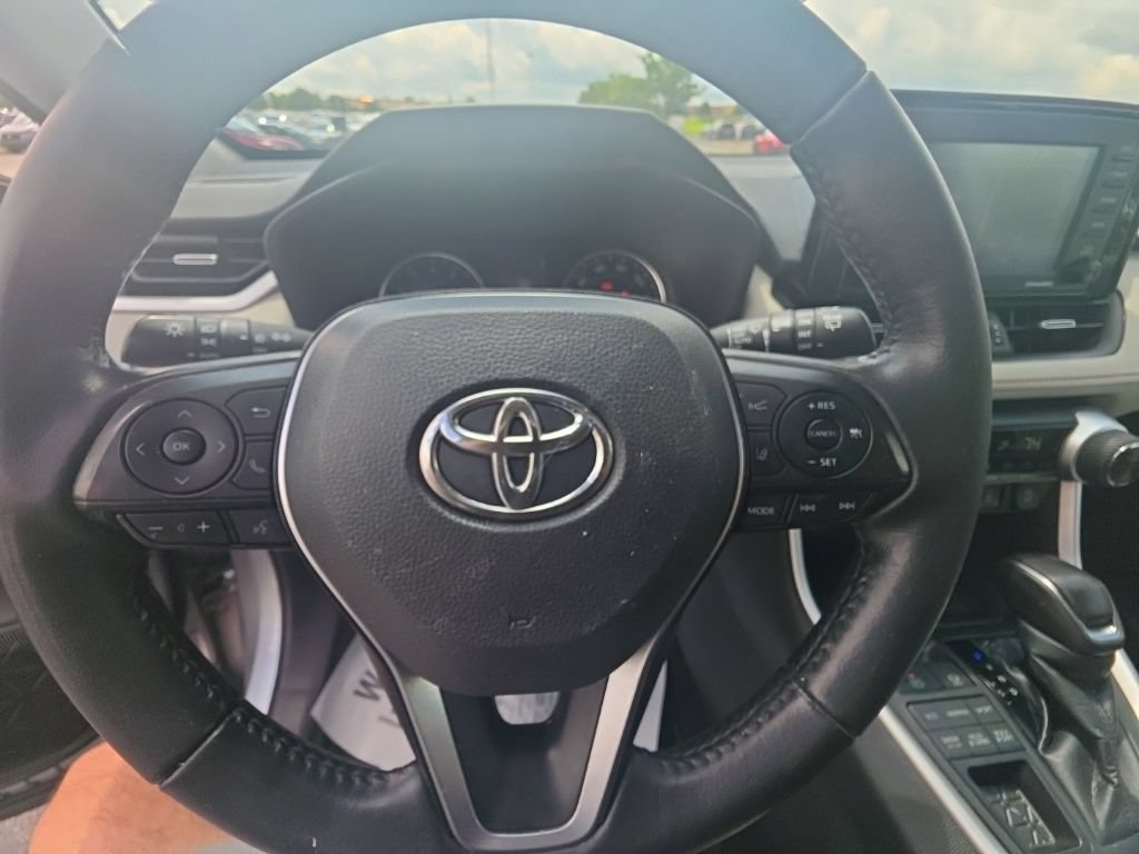 Used 2021 Toyota RAV4 XLE Premium AWD/4WD image 17